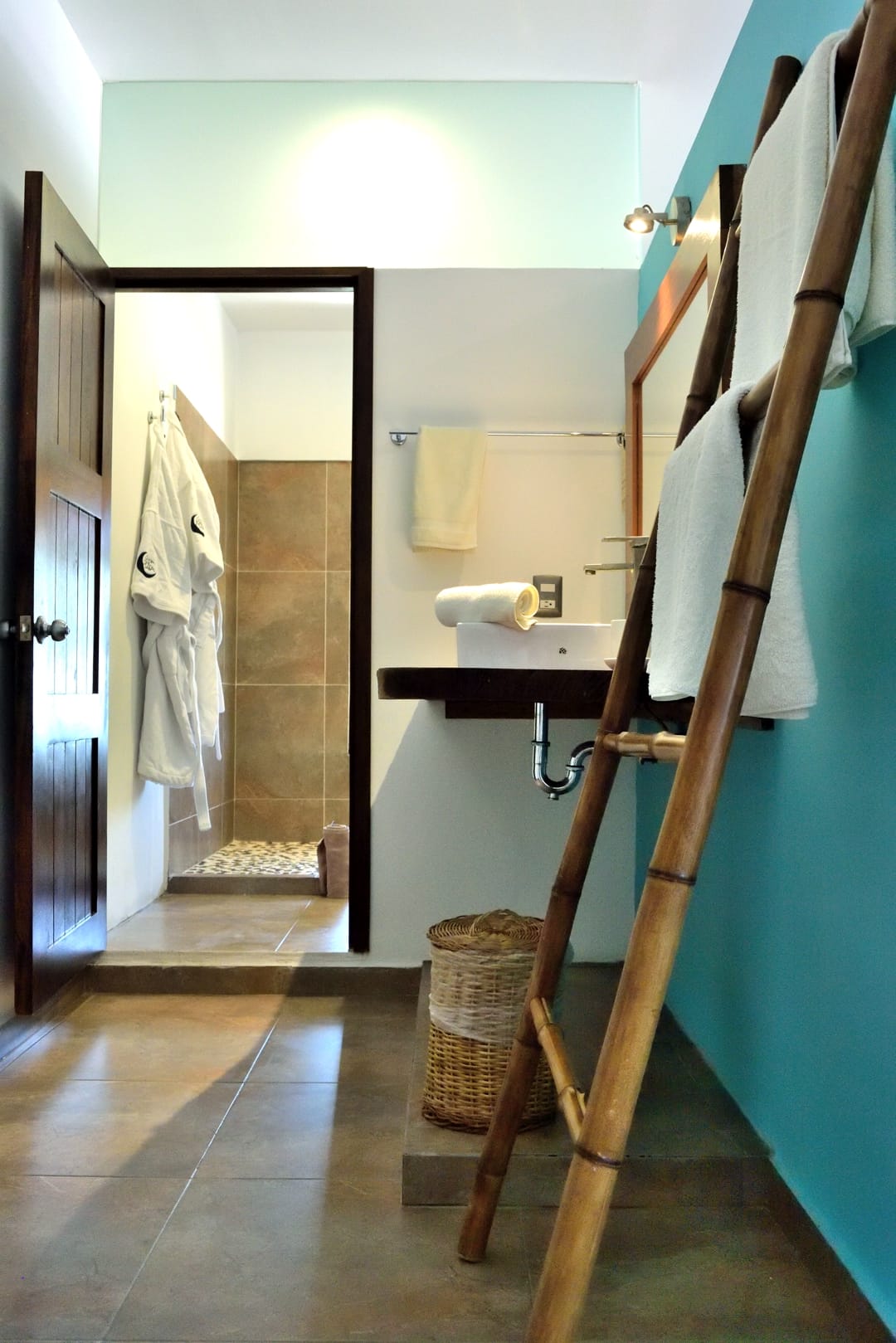 Master Suite (sea view) - Image 7